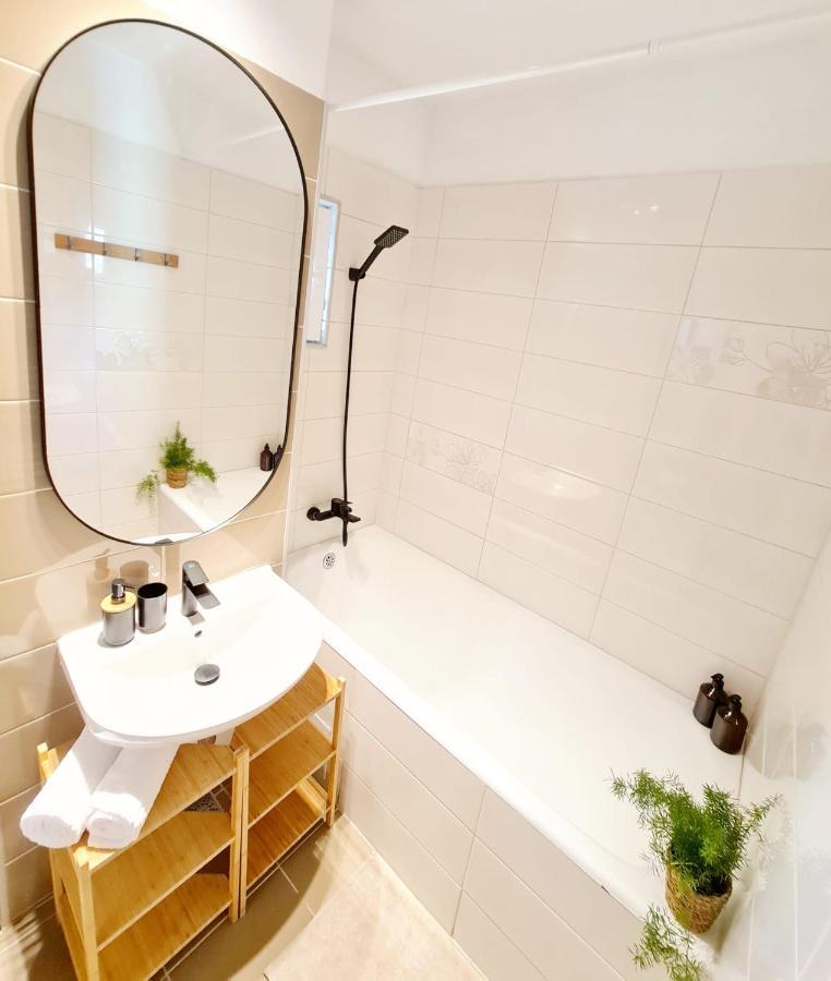 Harmony Plaza 2br * 布加勒斯特